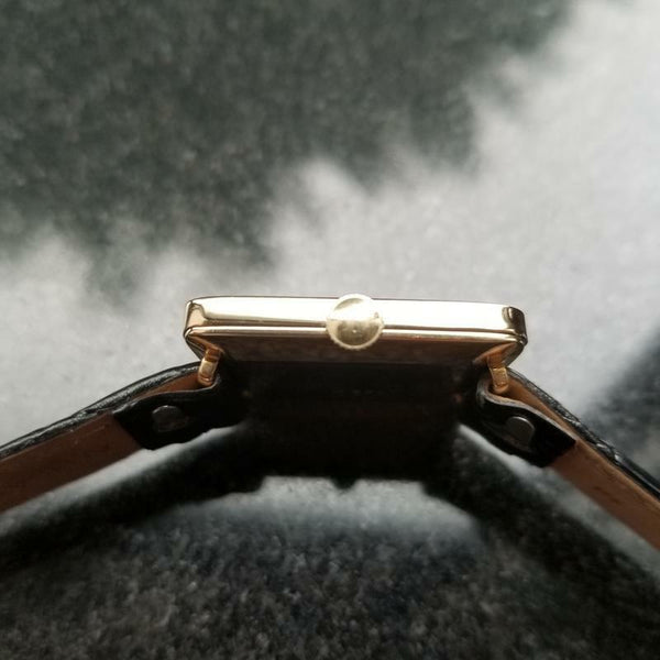 TIFFANY & CO. Men's Midsize 18K Solid Gold 21J Hand-Wind, c.1960s Swiss